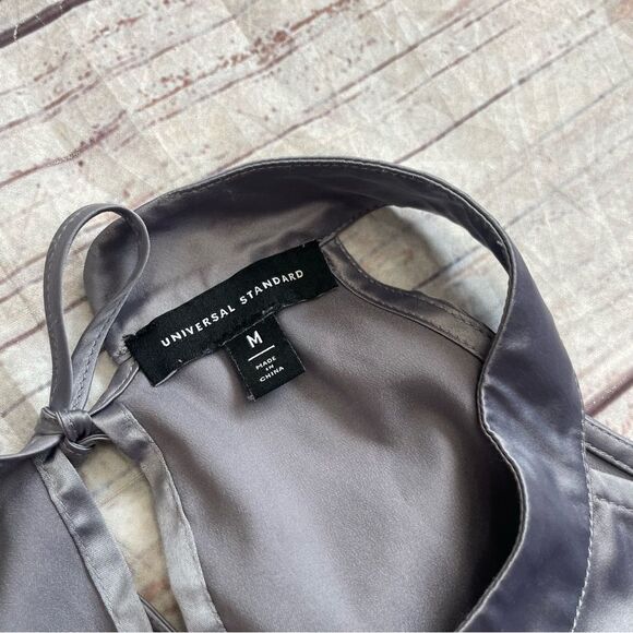 Universal Standard Gray Silver Retro Satin Ruffle Shirt Size M = US 18 - 20 - Picture 9 of 11